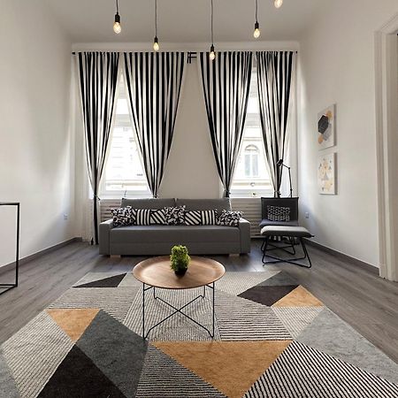 R&R Central Apartment Budapest Eksteriør billede