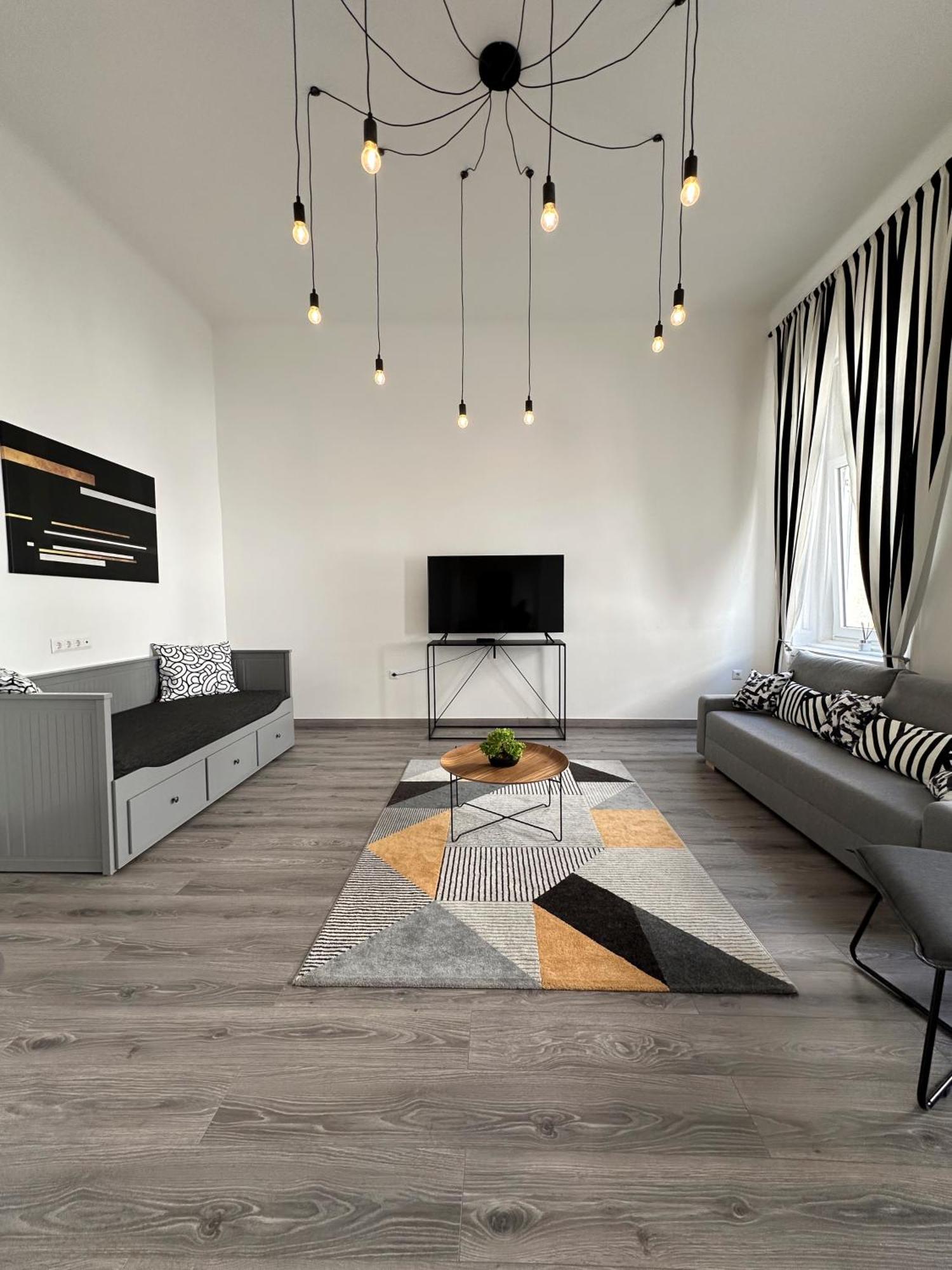 R&R Central Apartment Budapest Eksteriør billede