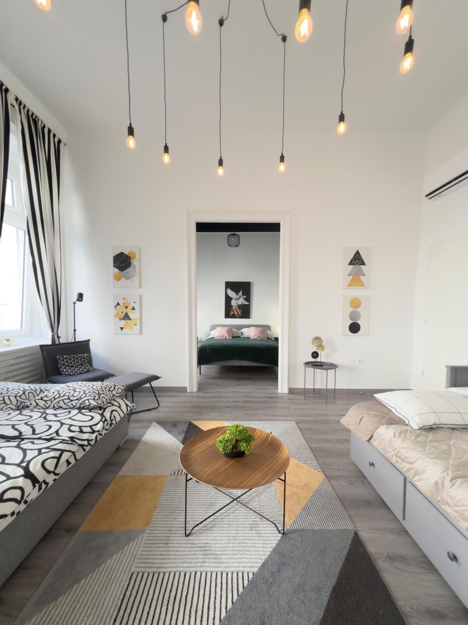 R&R Central Apartment Budapest Eksteriør billede